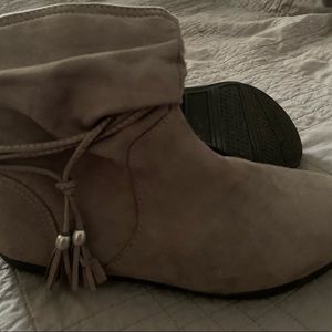 Arizona women’s size 6.5 gray ankle boots.  New without tags